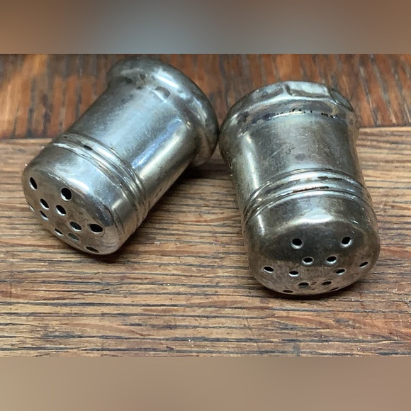 Early 20th Century Antique Sterling Silver Miniature Salt & Pepper Shakers - Picture 5 of 13